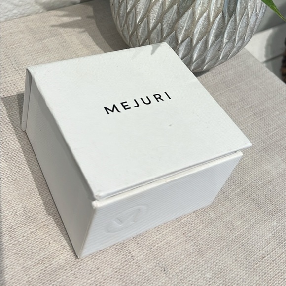 NEW Mejuri Tiny Pearl Bracelet - Picture 3 of 5